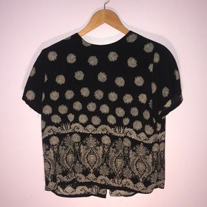 Abria button back shirt